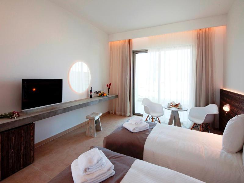 Amphora Hotel & Suites Paphos Quarto foto