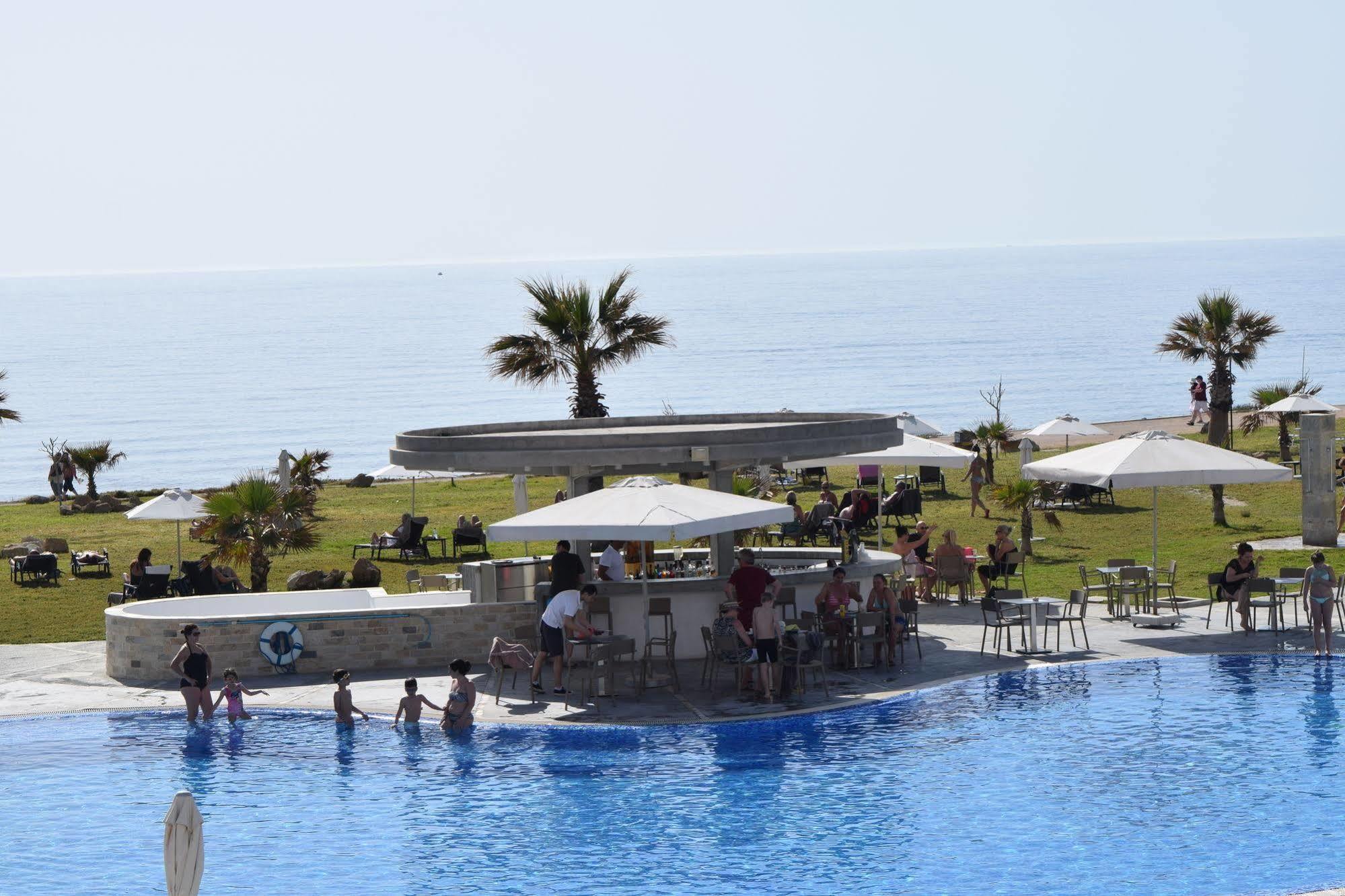 Amphora Hotel & Suites Paphos Exterior foto
